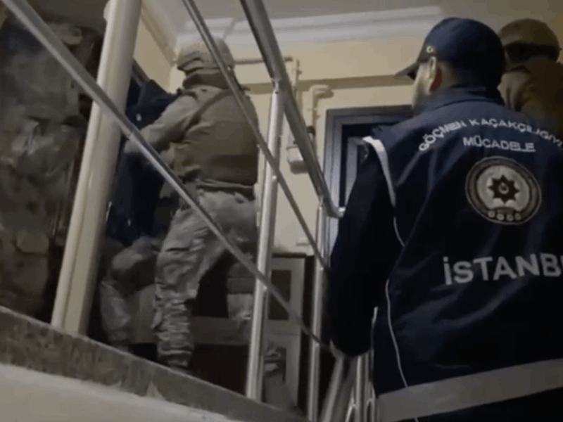 Sahte Belgelerle Düzensiz Göçmenlerin Sınır Dışı Edilmesini Engelleyen 25 Şüpheli “Kalkan-14” Operasyonlarında Yakalandı